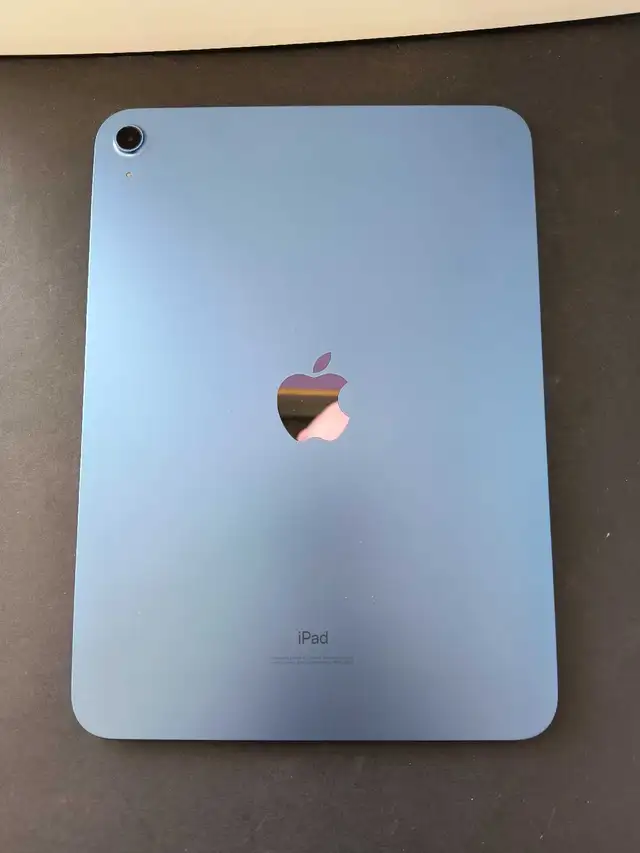 10th gen iPad 64GB with case