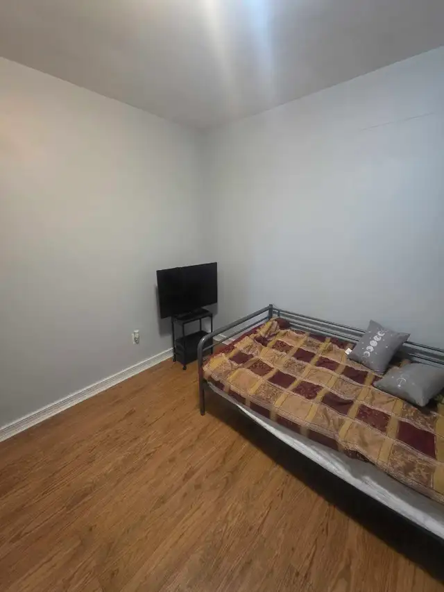 chambre à louer pour le premier avril.