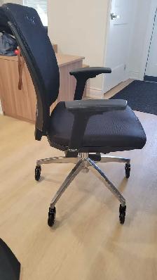 free office chair with rubber roller wheels - Photo 2