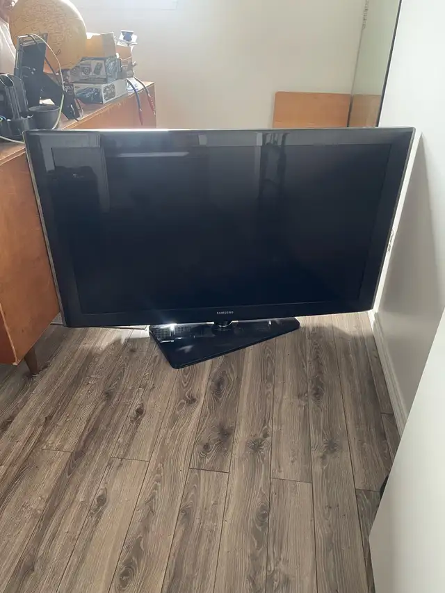 Télévison  52 pouces à donner de marque Samsung