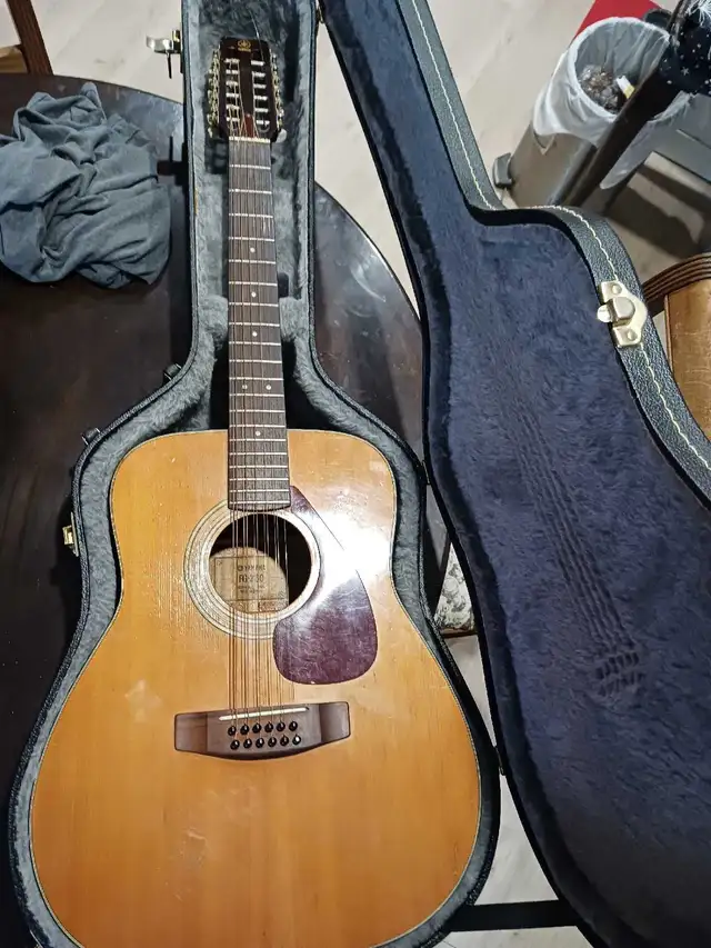 Guitare Yamaha 12 cordes