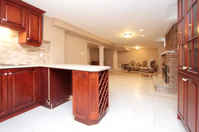 Spacious & Discounted basement apartment available -Mississauga - Photo 5