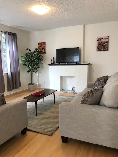 U of A / Whyte Ave Furnished 2 Bedroom Incl. Utilities - May 1st - Photo 2