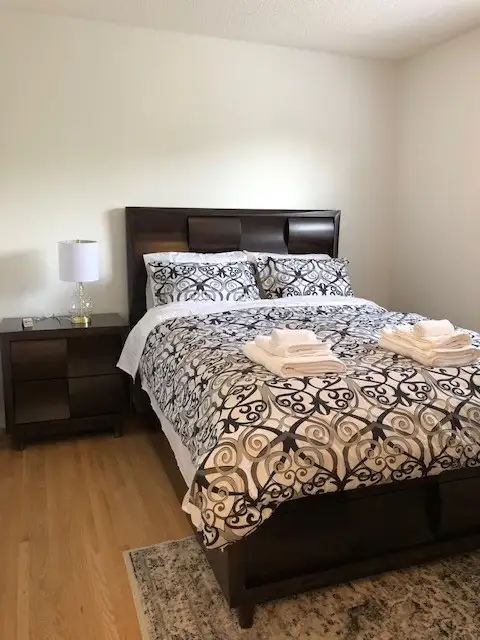 U of A / Whyte Ave Furnished 2 Bedroom Incl. Utilities - May 1st - Photo 4