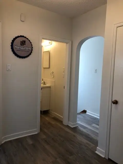 U of A / Whyte Ave Furnished 2 Bedroom Incl. Utilities - May 1st - Photo 6