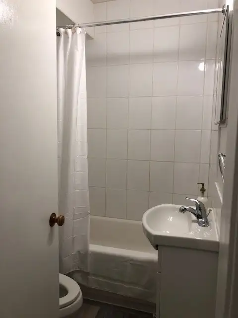 U of A / Whyte Ave Furnished 2 Bedroom Incl. Utilities - May 1st - Photo 9