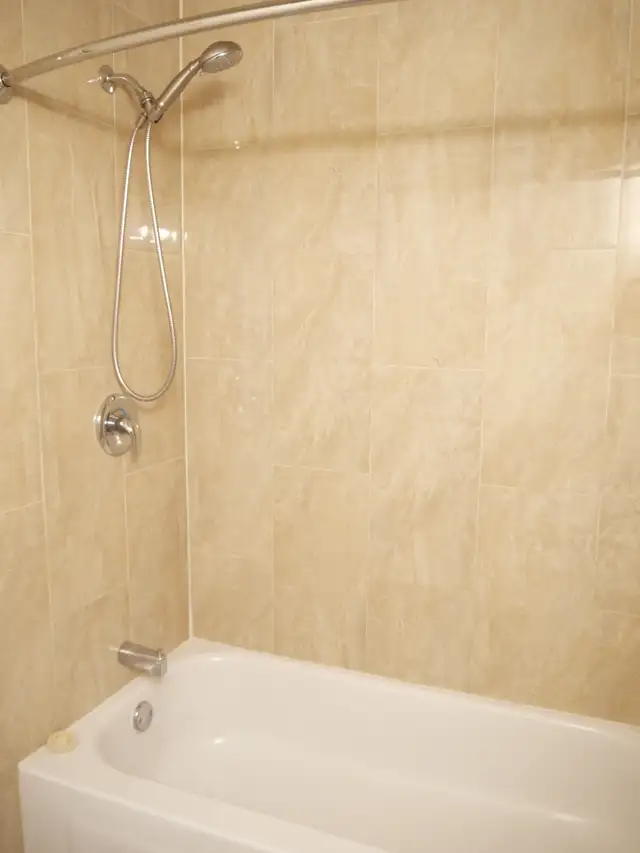 Large 1200sf 2BR WALKOUT Bsmt-NEAR LRT-Huge BR,STORAGE rm-pet ok - Photo 6