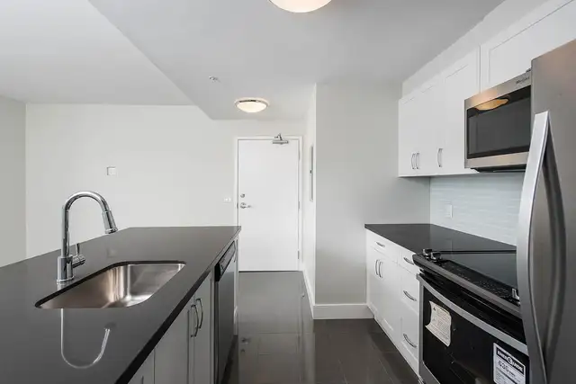 2 Bedroom Apartment for Rent - 350 The East Mall - Photo 6