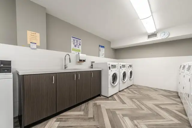 1 Bedroom Apartment for Rent - 1755 Haro Street - Photo 3