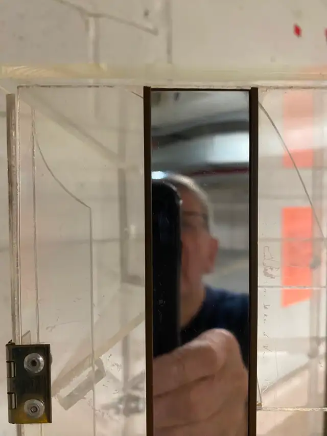 ACRYLIC ROTATING DISPLAY CASE - Photo 2