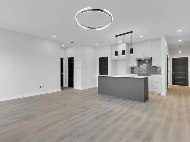 Pierrefonds, NEW Luxuary 5 1/2 with 3 bedrooms 2 bath   garage - Photo 5