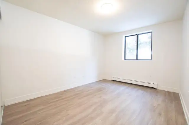 3 Bedroom Apartment for Rent - 1549-1566 Trossacks Avenue - Photo 12