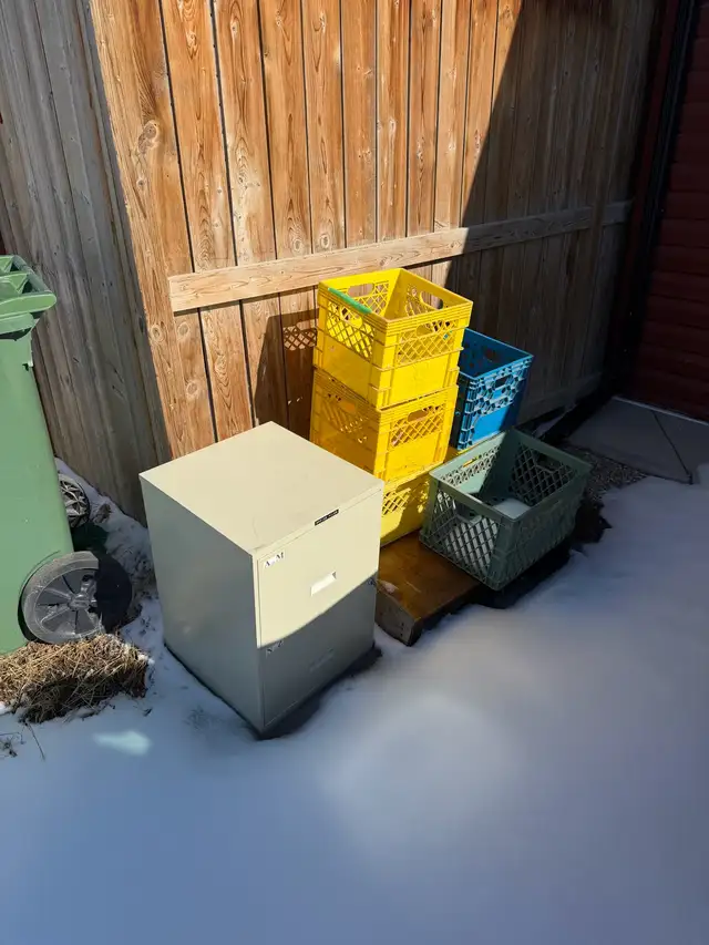 free - 2 Drawer filing cabinet