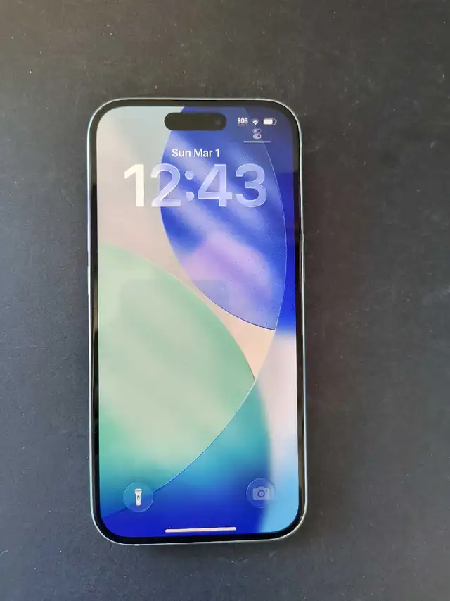 128gb iPhone 15 90% battery - Photo 2