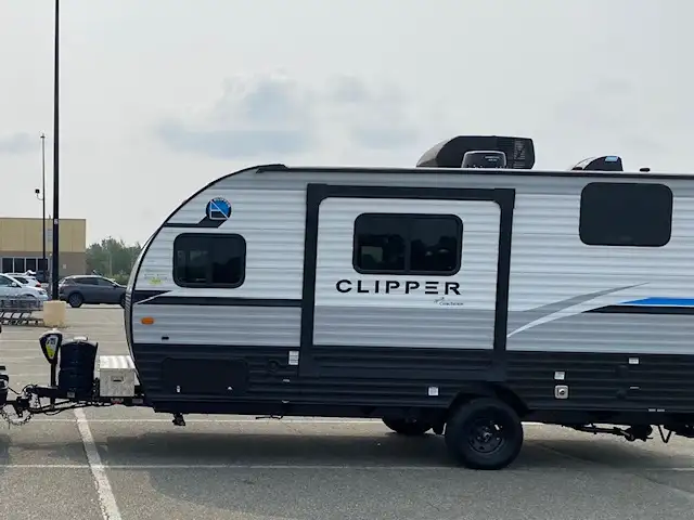 Roulotte CLIPPER ultra légère 17BHS