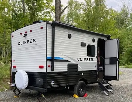 Roulotte CLIPPER ultra légère 17BHS - Photo 2