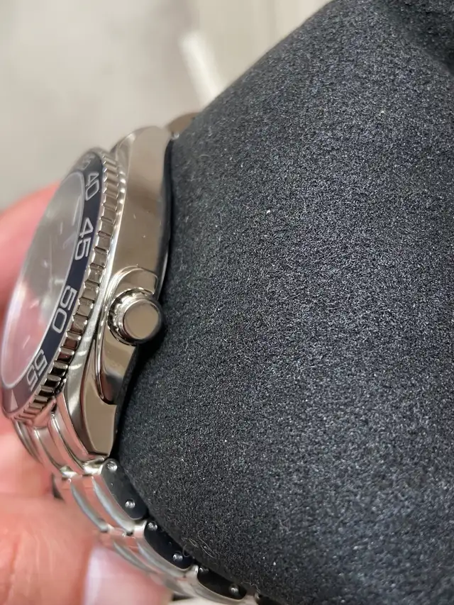 Brand new men’s Citizen Eco Drive blue dial 42 mm. $300.l - Photo 6