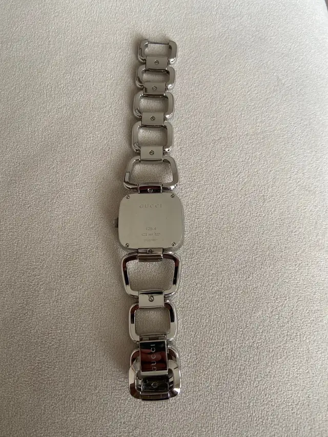 Ladies GUCCI Swiss Quartz Watch YA125407. $300 - Photo 3