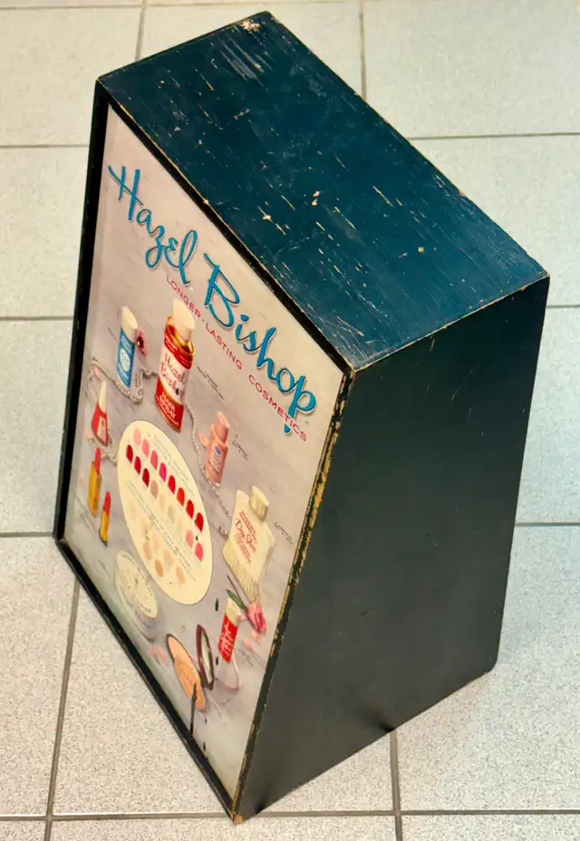 Vintage "Hazel Bishop" Cosmetics Advertising Display Case (1950) - Photo 4