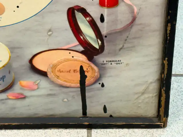 Vintage "Hazel Bishop" Cosmetics Advertising Display Case (1950) - Photo 6