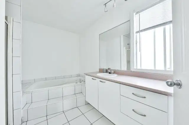 4 Bedroom Townhouse for rent Saint-Eustache - Photo 7