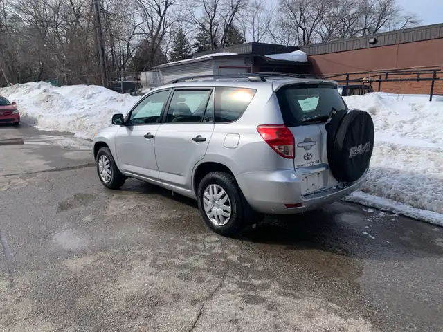 Toyota RAV4 LE 4 - Cylinder  with Safety - Photo 4