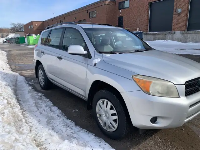 Toyota RAV4 LE 4 - Cylinder  with Safety - Photo 7