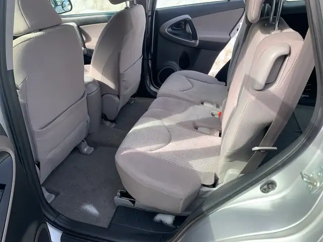 Toyota RAV4 LE 4 - Cylinder  with Safety - Photo 8