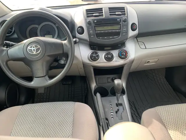 Toyota RAV4 LE 4 - Cylinder  with Safety - Photo 10