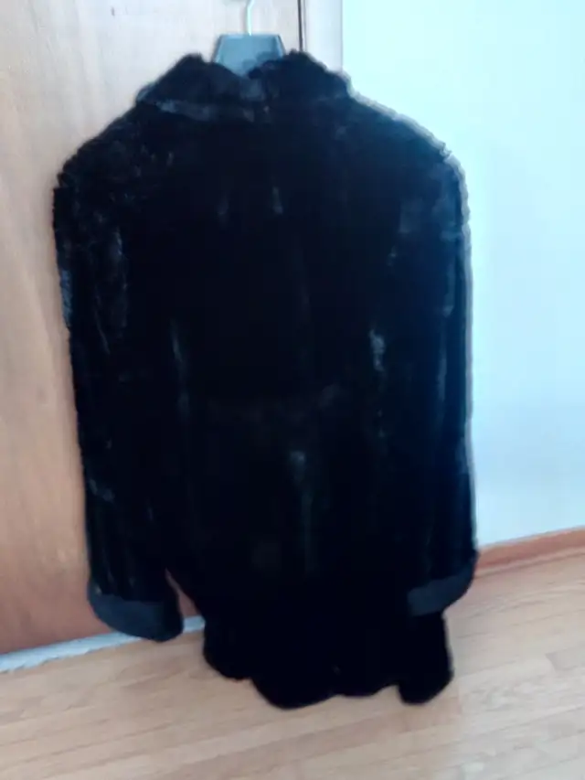 Women's black mink coat - Photo 2
