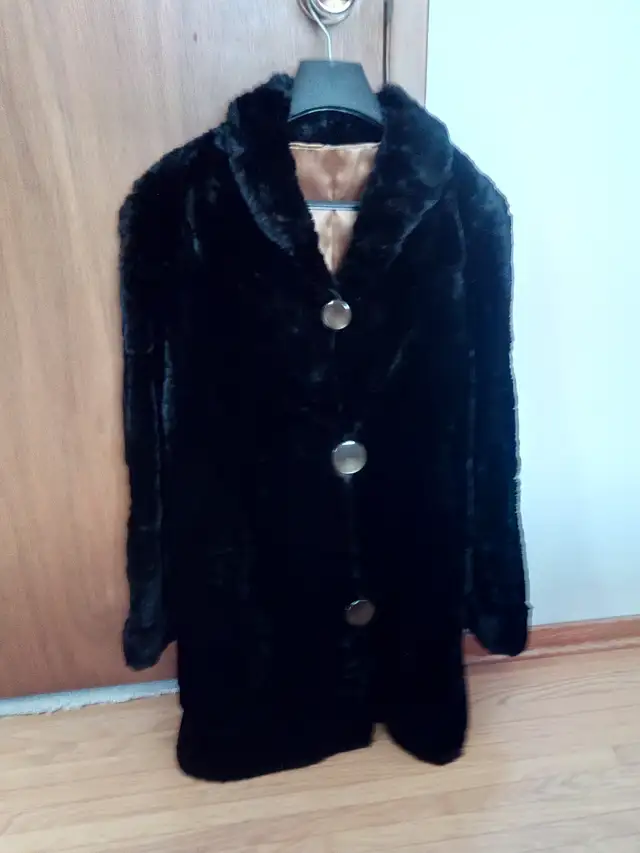 Women's black mink coat - Photo 3