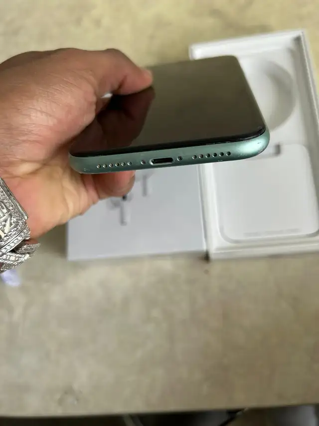 iPhone 11 256GB Unlocked - Excellent Condition! - Photo 7