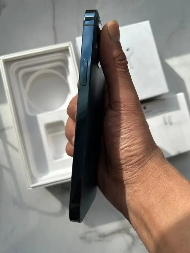 iPhone 12 PRO 512GB Unlocked - Mint Condition! - Photo 2