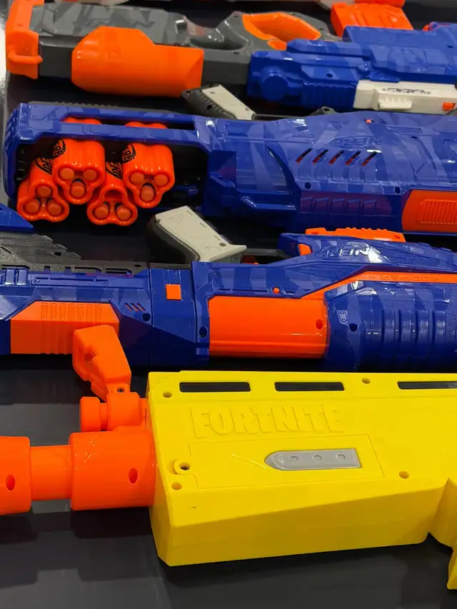 Nerf  toys and box of darts - Photo 3