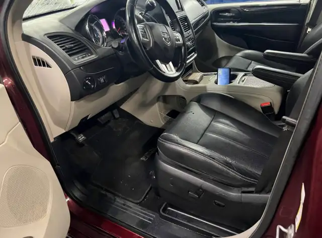 2017 Dodge Caravan - Photo 2