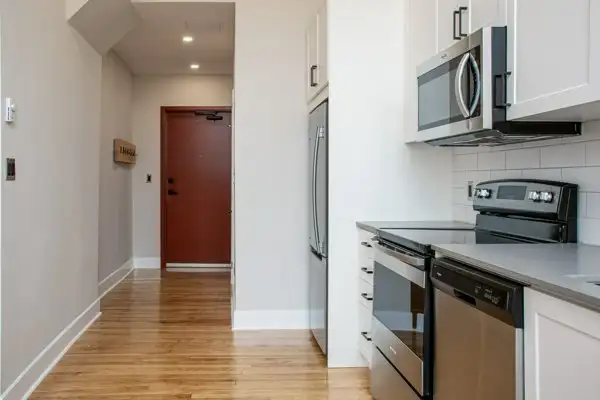 1 Bedroom Downtown Apartment For Rent - Photo 2