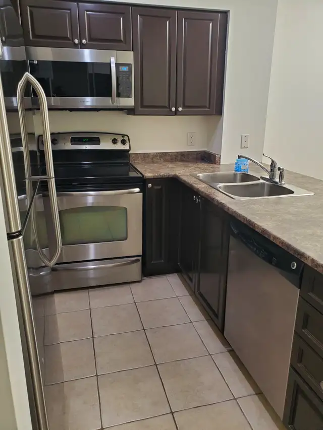 2 Bedroom Condo at Square one - Photo 9