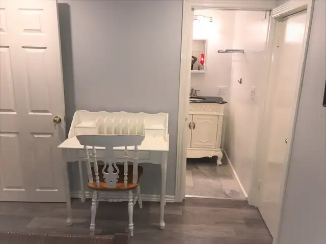 Room w/Pvt Bath apt Sharing on the Canal 5min walk to Carleton U - Photo 2