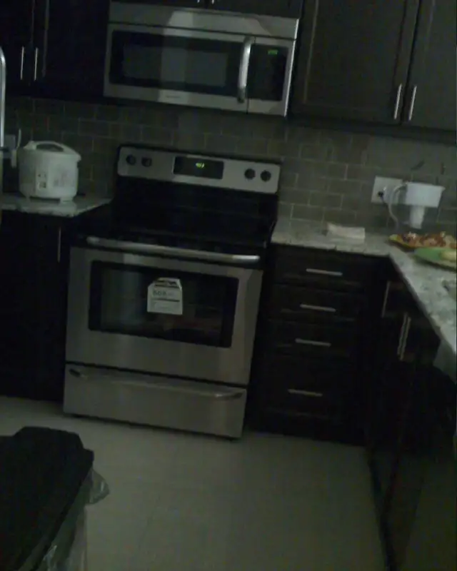 $1200/month for 1 bed rm in condo Oakville near Sheridan College - Photo 2