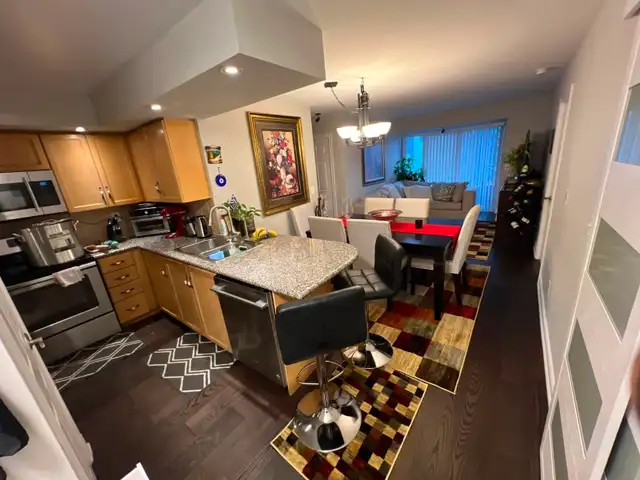 MAY 1st, King-John, by CN-Tower, Furnished Room/Den,Females only - Photo 2