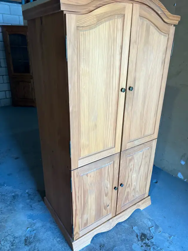 Free delivery used Wooden Wardrobe Armoire Cabinet - Photo 2