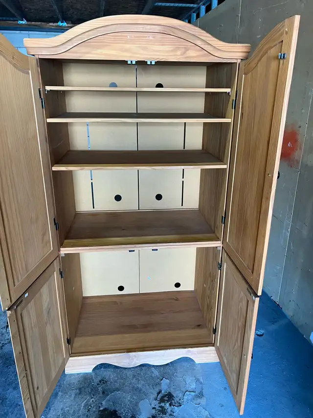 Free delivery used Wooden Wardrobe Armoire Cabinet - Photo 6