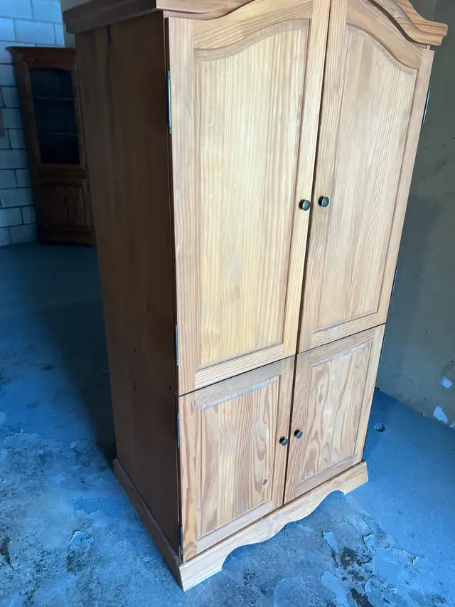 Free delivery used Wooden Wardrobe Armoire Cabinet - Photo 7