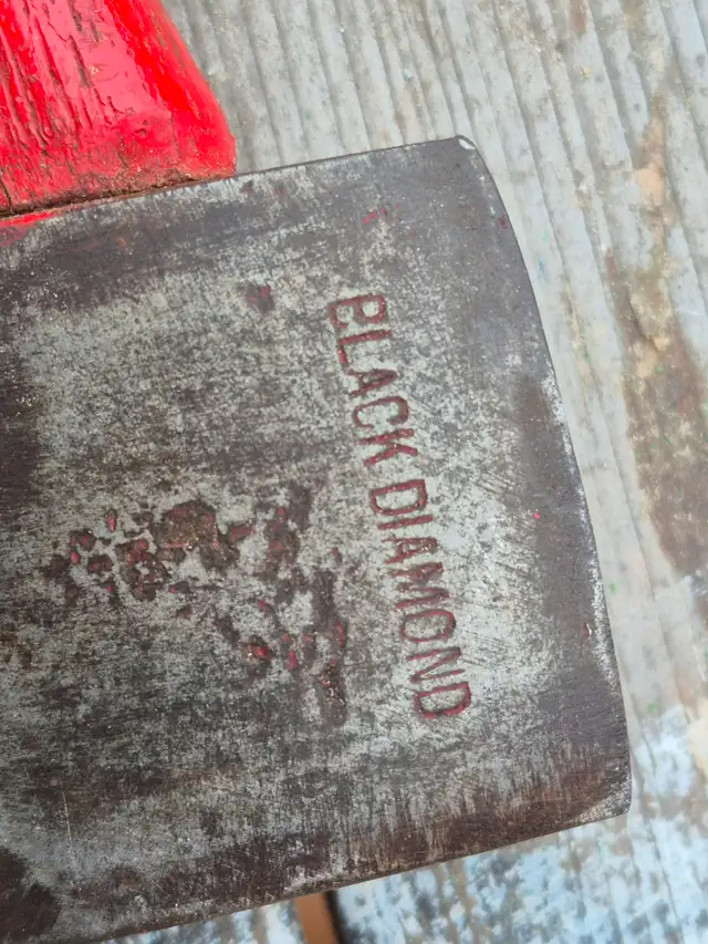 Pair of vintage Canadian hatchets on original handles - Photo 6