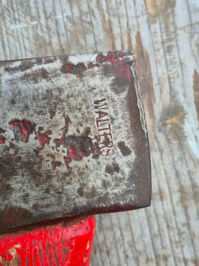 Pair of vintage Canadian hatchets on original handles - Photo 7