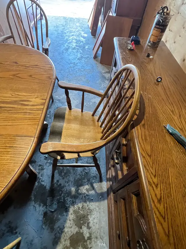 Free delivery used Oak Dining Table with 4 Chairs - Photo 3