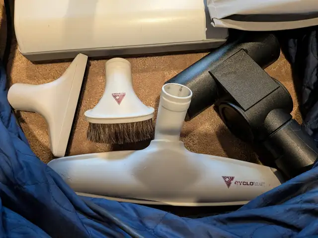 CycloVac Power head with attachments - Photo 3