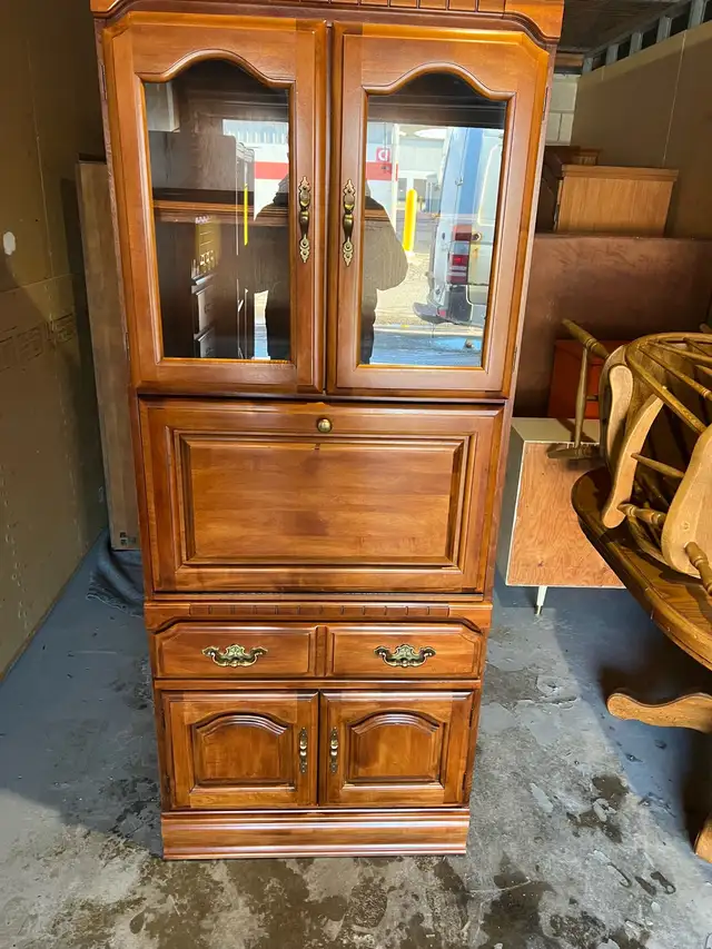 Free delivery used Kroecheler Canada Wood Hutch - Photo 4