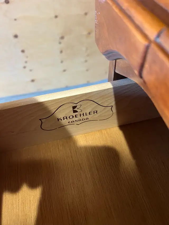 Free delivery used Kroecheler Canada Wood Hutch - Photo 7