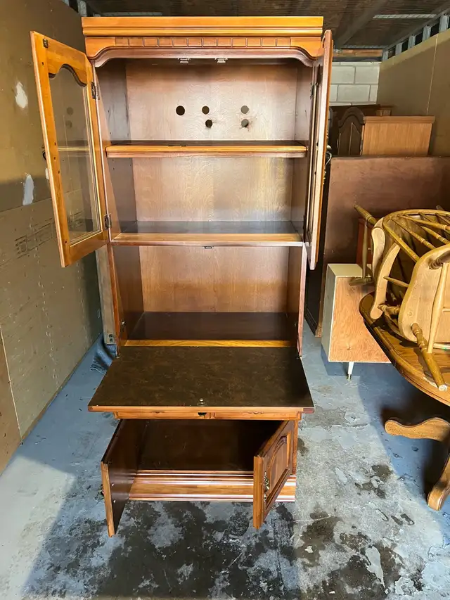 Free delivery used Kroecheler Canada Wood Hutch - Photo 8